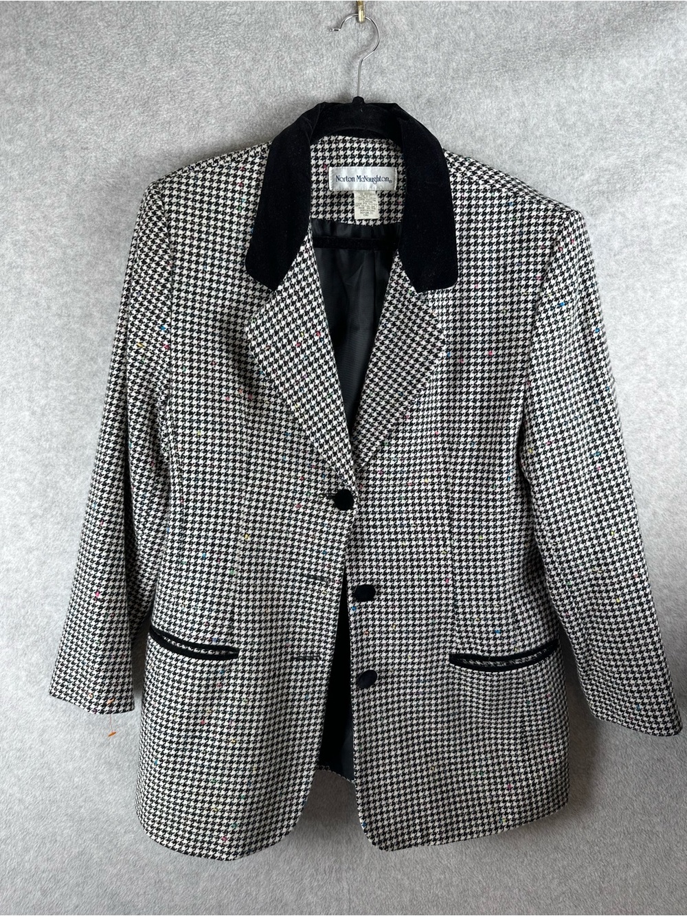 Vintage 80s 90s Norton McNaughton Black & White Houndstooth Blazer Velvet Collar